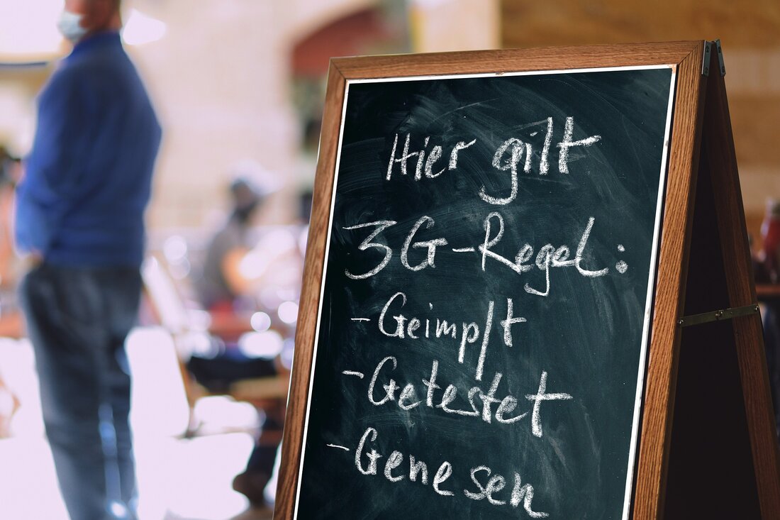 Nach einem Plus von 18 Prozent im ersten Halbjahr 2020 gegenüber dem Vorjahr lagen die Frischwareneinkäufe im heurigen ersten Halbjahr nochmal um ein Prozent über dem Vorjahresniveau. Seit dem zweiten Quartal 2021 zeigt die Kurve allerdings wieder nach unten. Die Umsätze lagen im Juni 2021 „nur“ mehr neun Prozent über dem Vergleichszeitraum 2019. Erste Rückgänge gab es bei Hamsterkategorien wie Konserven und den Klassikern zum Backen und Kochen wie Milch, Butter und Eier, die in den Lockdownzeiten hoch im Kurs standen. Langsam aber doch geht der Weg zurück Richtung Normalität. Aktionsanteile steigen deutlich Nachdem der Anteil der Aktionen im Jahr …