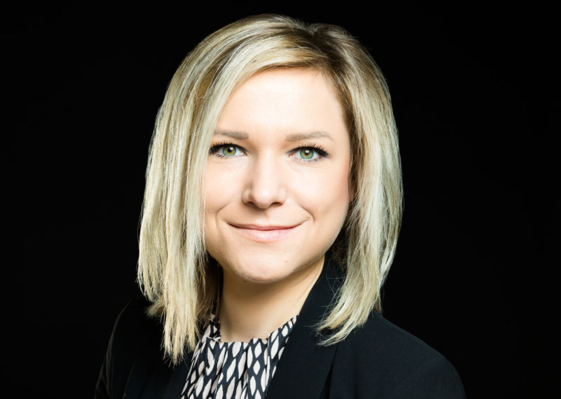 Seit kurzem verstärkt Daniela Christensen die Führung des Salami- und Rohwurstspezialisten Loidl in St. Stefan/Rosental. Als Geschäftsführerin für Vertrieb und Marketing leitet die 30-jährige Oberösterreicherin das Unternehmen gemeinsam mit Walter Böheim, der wie bisher für den Produktionsbereich verantwortlich zeichnet.