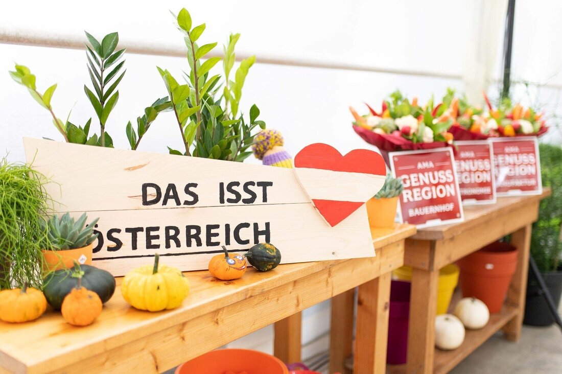 Elisabeth Köstinger, Josef Schwaiger und Silvia Schneider stellen die Initiative „Das isst Österreich“ vor.