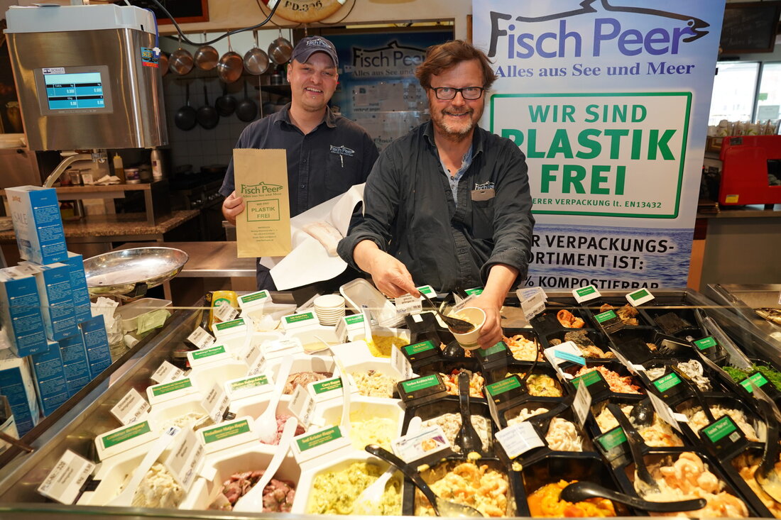 Frische ist für Josef Peer eine Grundvoraussetzung, Fische sind seine große Leidenschaft und das Produkt, worum es in seinem täglichen Geschäft geht: Seit zwanzig Jahren steht Fisch Peer für Qualität beim Angebot an Frischfisch und punktet auch mit innovativen Ideen bei den Kunden.