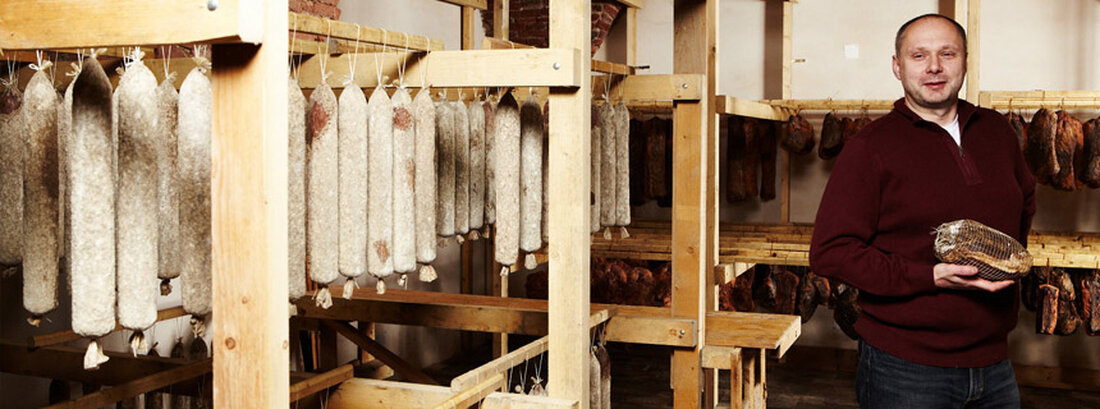 Die Fleischerei Schober aus Gars am Kamp begeistert mit Spitzenqualität aus Österreich. Bio-Fleischhauer Roman Schober wurde bei einem renommierten Wettbewerb in Lyon mit Gold und Silber ausgezeichnet.