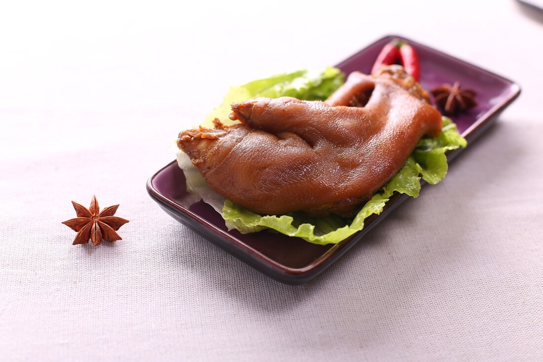 Österreich darf nun Schweine-Nebenprodukte wie Ohren & Füße nach China exportieren. Ein wichtiger Schritt für die Branche, der neue Märkte eröffnet.