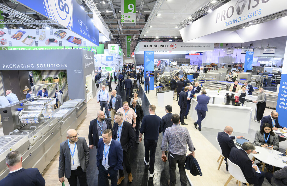Die Anuga FoodTec 2024 hat ihre Position als primäre Zuliefermesse und zentrale Plattform der globalen Lebensmittel- und Getränkeindustrie gestärkt. „Responsibility“ lautete das Leitthema der Messe und ihres umfangreichen Fachprogramms, das Antworten auf Fragen aus den Bereichen alternative Proteinquellen, Energie- und Wassermanagement, Digitalisierung sowie künstlicher Intelligenz gab.