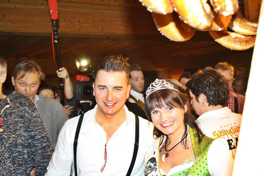 8000 Weißwürste, 2500 Brezen und 150 Kilo Weißwurstsenf wurden bei der legendären Weißwurstparty in Kitzbühel verputzt.