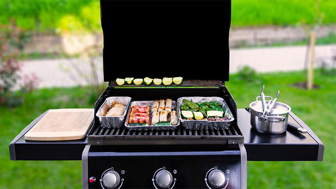 Grillgeräte und Zubehör: Nach Nachfrage-Boom während Pandemie sind Verkaufszahlen aktuell wieder auf Vor-Corona-Niveau - Wiener Handelsobfrau Gumprecht: „Immer mehr Menschen kaufen Gasgriller“ - Hochwertiges Fleisch und Veggie-Produkte gefragt.