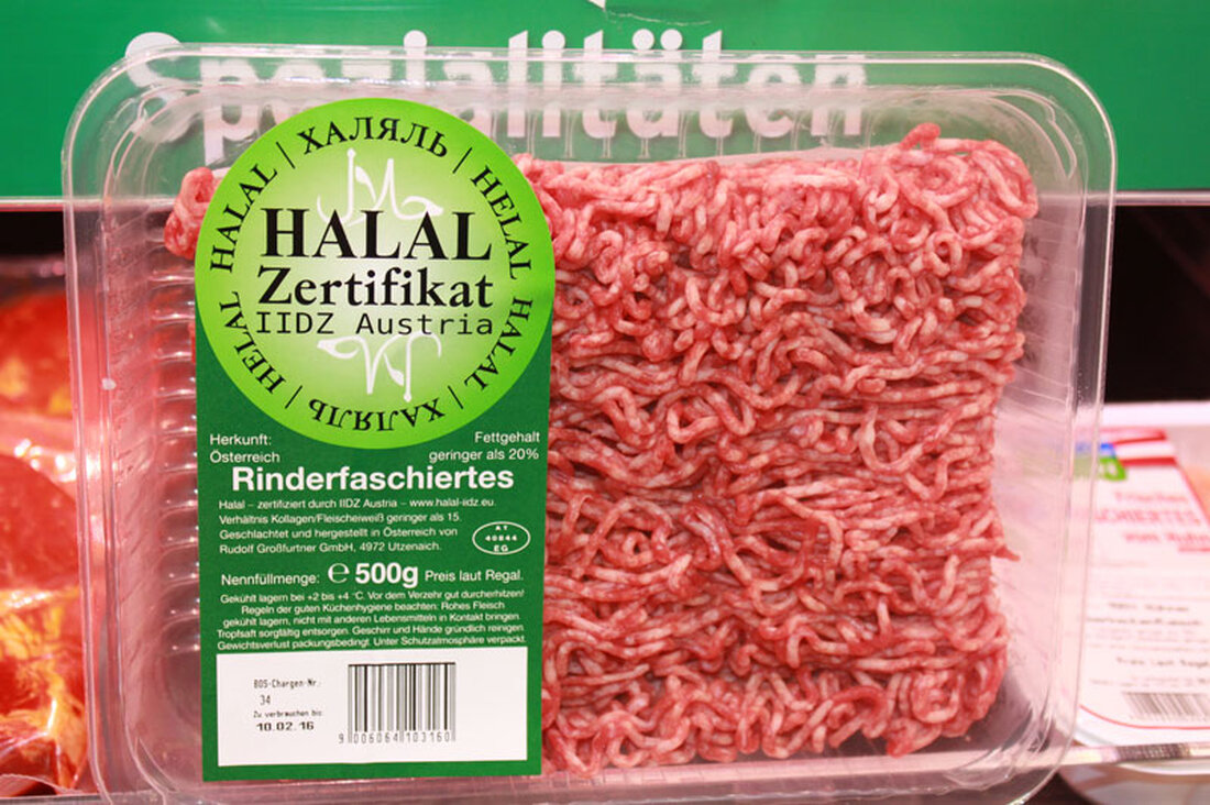 Wenn einzelne Kolleginnen und Kollegen einen Markt dafür sehen, werden sie das vielleicht machen. Ich sehe darin nicht das große Geschäft für die heimischen Fleischer“, sagte Rudolf Menzl, Bundesinnungsmeister der Fleischer, kürzlich in einem Gespräch mit der Fleischerzeitung zum Thema Halal-Angebot.