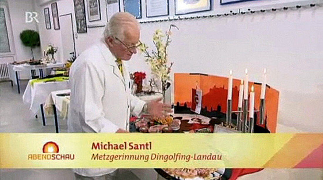 Reporter des Bayerischen Rundfunks übertrugen die praktische Prüfung live aus der Fleischerschule Landshut als Podcast im Internet