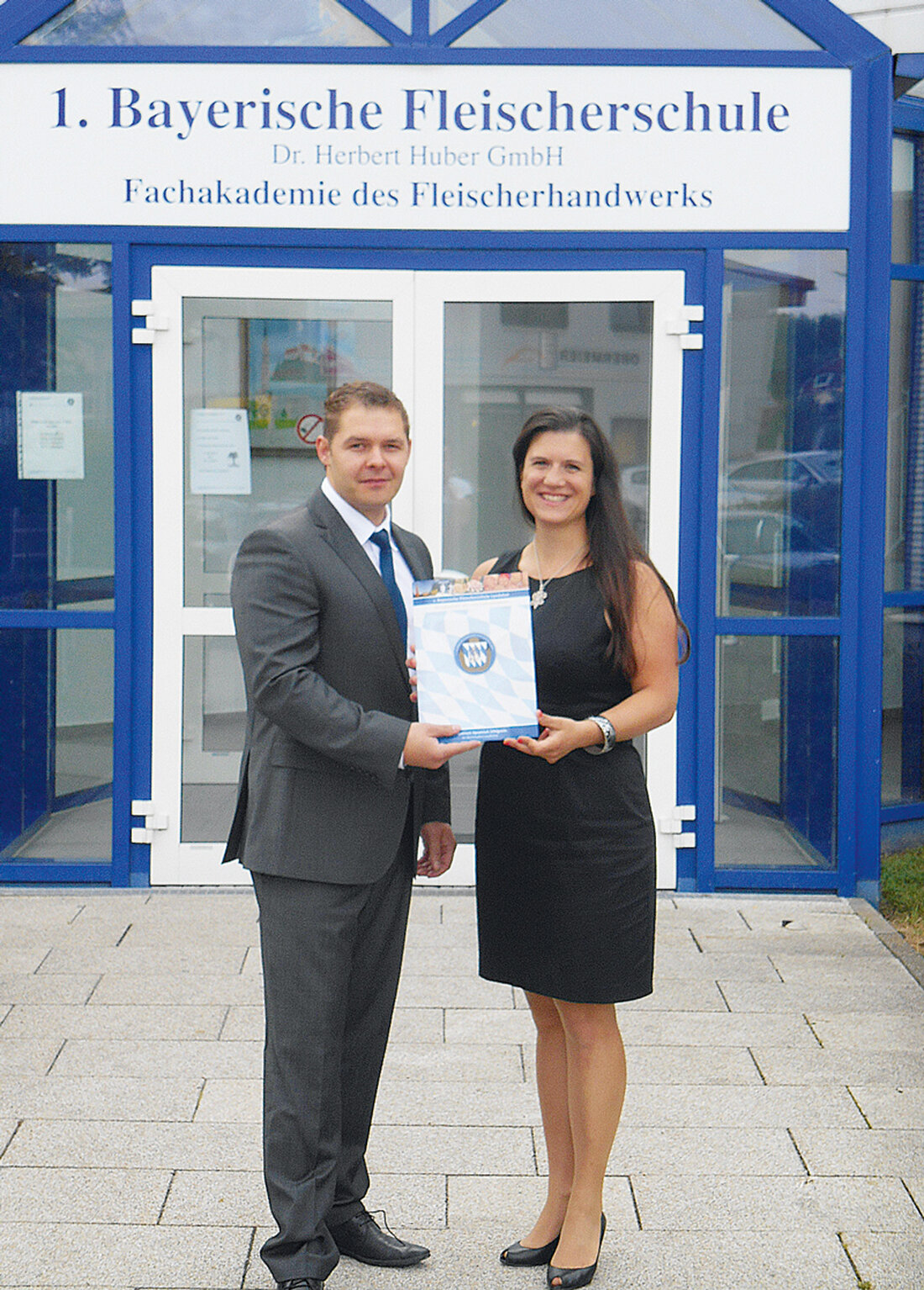 27 Teilnehmer des 424. Kurses an der Fleischerschule Landshut freigesprochen – darüber hinaus gab die Ausbildungsstätte einen Führungswechsel bekannt