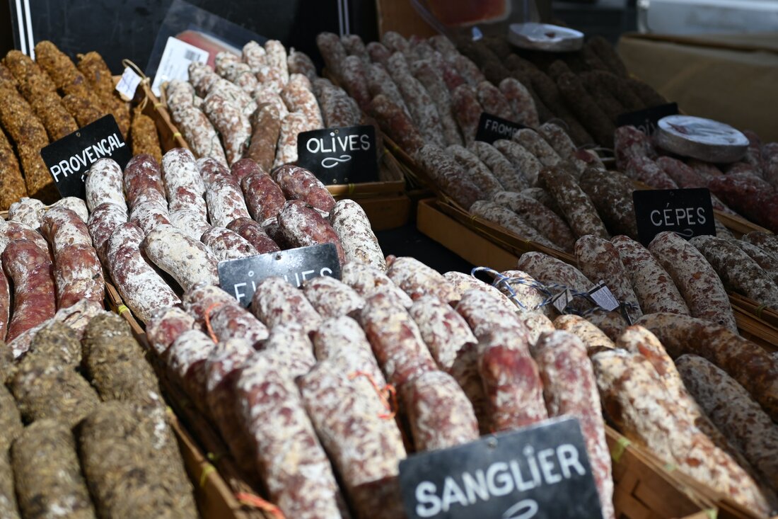 Ein Adieu für die Veggie-Wurst. Vegetarische oder vegane Ersatzprodukte dürfen in Frankreich ab 1. Oktober nicht mehr „Steak” oder „Wurst” genannt und so vermarktet werden. 

