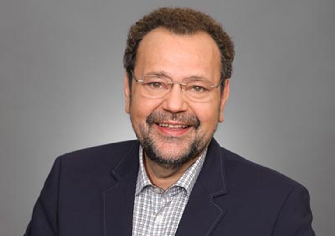 Plötzlich und unerwartet ist KommR Dr. Otto Mayerhofer im 62. Lebensjahr aus dem Leben geschieden. Der  Verstorbene wird auf dem Stammersdorfer Zentralfriedhof am 16. November 2O16 um 13 Uhr nach feierlicher Einsegnung im Familiengrab zur Ruhe gebettet.