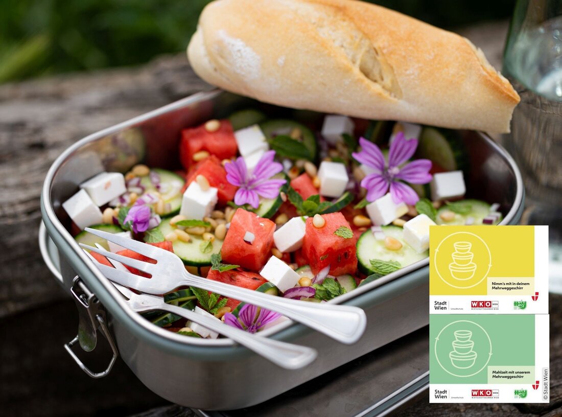 Die Stadt Wien unterstützt Gastronomiebetriebe beim Einsatz von Mehrweggeschirr für Take-away. Mit neuen Aufklebern und Einträgen im Stadtplan finden Konsument:innen umweltfreundliche Lokale schnell und einfach.