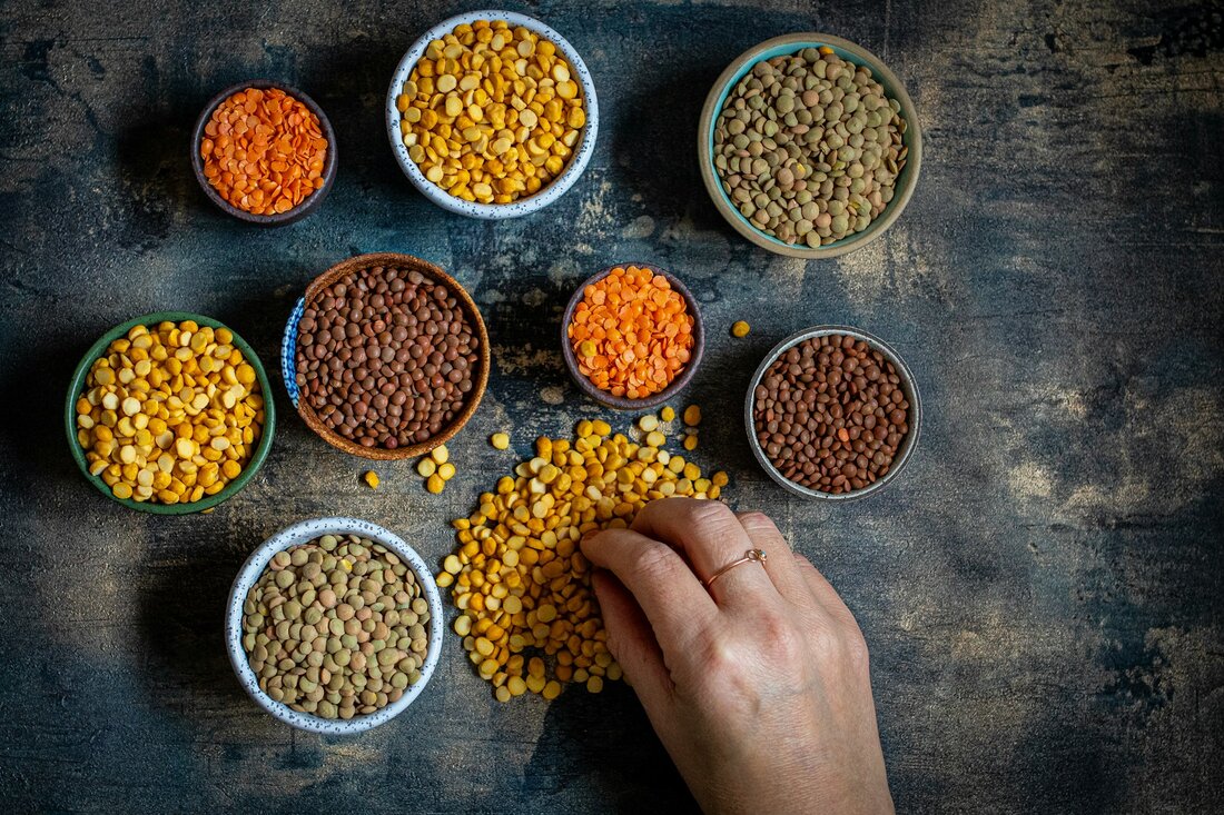 Ernährungswissenschaftler Dr. Malte Rubach klärt Mythen über Fleisch, vegetarische und vegane Ernährung auf und gibt Einblicke in gesunde Essgewohnheiten.