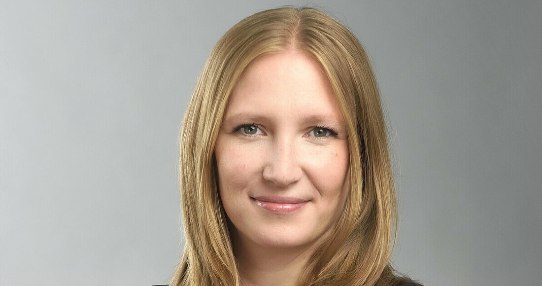 Vor allem der Etikettenschwindel rund um das „Verbot der Vollspaltenböden“ in der Schweinehaltung muss ein Ende haben. Hier verstößt Österreich seit 2016 gegen EU-Recht. Ein Liegebereich aus Stroh ist für die Schweine endlich ein Muss. „Wer diese klugen Tiere weiterhin auf Vollspaltenböden in ihren eigenen Exkrementen liegen lässt, sorgt für Tierleid statt Tierwohl!“, so Abrahamczik. Bereits im Mai 2019 hat der Wiener Landtag mit den Stimmen von SPÖ und Grünen die Bundesregierung per Resolutionsantrag aufgefordert, diese Haltungsform zu verbieten und den Schweinen einen eingestreuten Liegebereich zu gewährleisten. Tierwohl statt Tierleid „In Wien verfolgen wir den Ansatz von Tierwohl-, Umweltschutz- und …