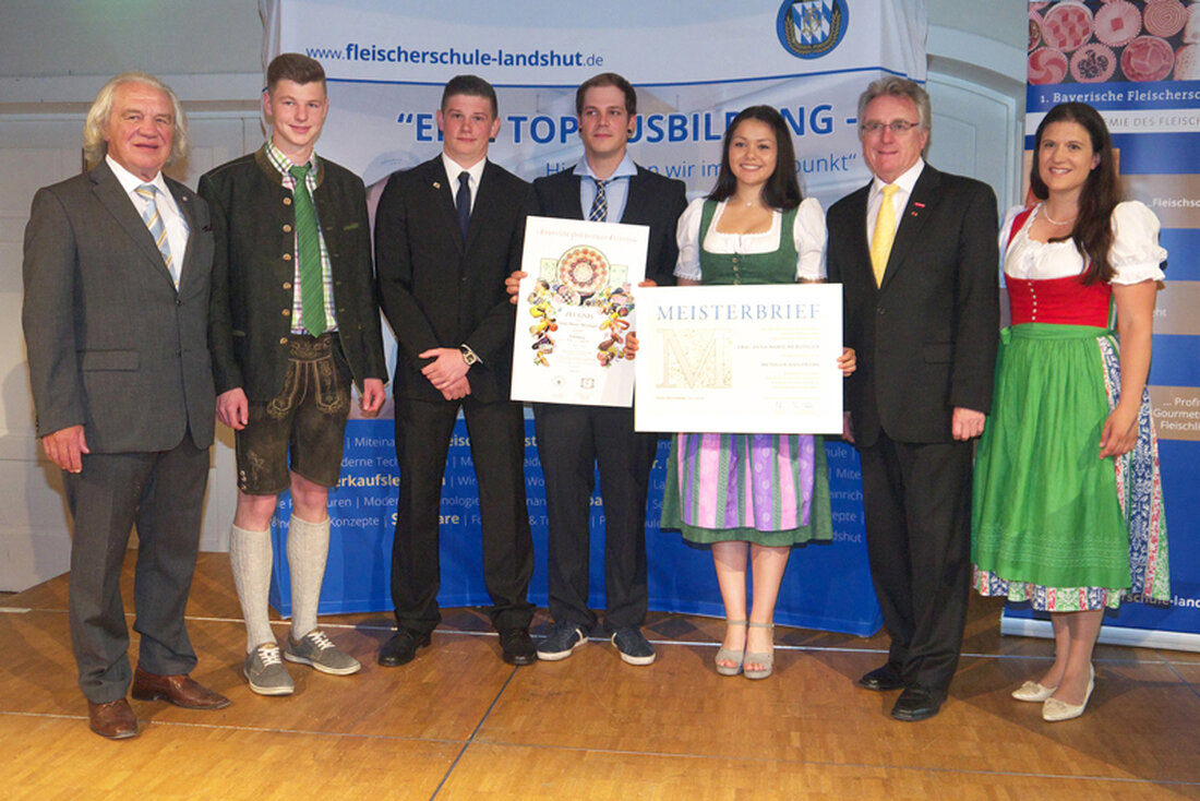 Vier Österreicher unter 32 erfolgreichen Absolventen im 433. Meisterkurs an der 1. Bayerischen Fleischerschule Landshut.