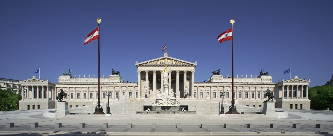 Eine Novelle des AMA-Gesetzes passierte heute den Landwirtschaftsausschuss. Damit sollen künftig alle landwirtschaftlichen Produzenten durch eine Umgestaltung des Marketingbeitragssystems der Agrarmarkt Austria (AMA) ab 1. Jänner 2023 zur Finanzierung der AMA-Maßnahmen beitragen.Die Anträge der Opposition wurden vertagt und abgelehnt.