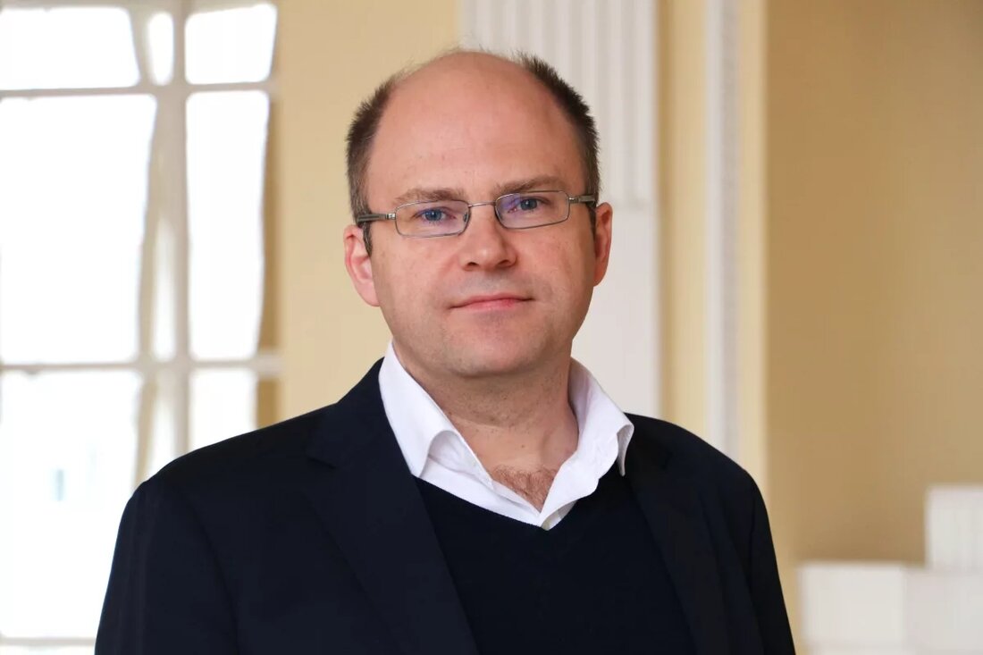 Nachhaltigkeit in der Agrarwirtschaft: Die zentrale Rolle von Genossenschaften Eine Studie der Universität Hohenheim, unterstützt vom MLR Baden-Württemberg, beleuchtet die entscheidende Rolle von Genossenschaften für nachhaltige Wertschöpfungsketten im Agrar- und Ernährungssektor. Sie identifiziert Strategien zur Stärkung von Nachhaltigkeit, Resilienz und Wettbewerbsfähigkeit, betont die Bedeutung der Regionalisierung und digitaler Vermarktung und unterstreicht die Notwendigkeit, Herausforderungen proaktiv anzugehen.