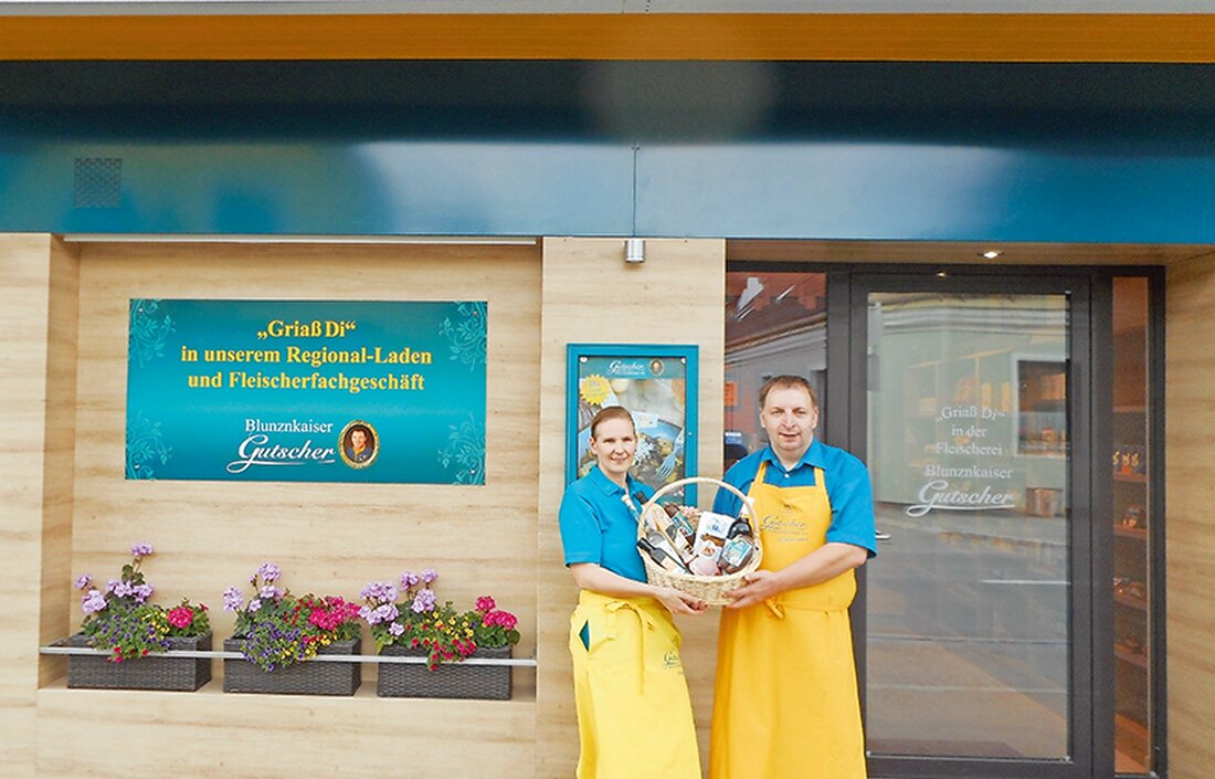 Die Marktgemeinde Königstetten im Bezirk Tulln hat seit kurzem einen Regionsladen. Der Betreiber, der ortsansässige Fleischer Karl Gutscher (im Bild mit Gattin Sonja), will mit diesem Projekt die Grundversorgung für die mehr als 2.300 Einwohnerinnen und Einwohnern der Gemeinde mit Gütern des täglichen Bedarfs aus regionaler Produktion sicher stellen. Dabei werden die Erzeugnisse von rund zehn regionalen Produzenten zum Verkauf angeboten – von Brot und Gebäck über Eier, Getränke, Obst, Gemüse bis zu Fleisch. Dieses Projekt sichert die Nahversorgung in Königstetten, stärkt die Wettbewerbsfähigkeit der Region und beugt Abwanderungstendenzen vor, daher wird der Regionsladen aus Mitteln des Wirtschaftsressorts des Landes &hellip;