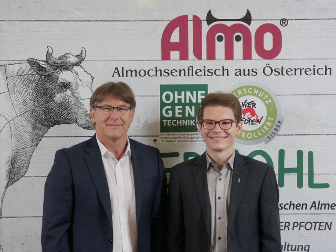 Durch Veräußerungen von Beteiligungen und dem Aufbau neuer Vertriebspartner wird Schirnhofer wie geplant seine Verbindlichkeiten aus dem laufenden Insolvenverfahren bis Jänner 2018 ausgleichen. Das Geschäft wurde mit neuen Almo-Produkten und einem eigenen Almo-Online-Shop angekurbelt. Mit der Crowfunding-Plattform Lion Rocket hat  der steirische Fleischwarenhersteller auch bei der Finanzierung einen neuen Weg eingeschlagen.