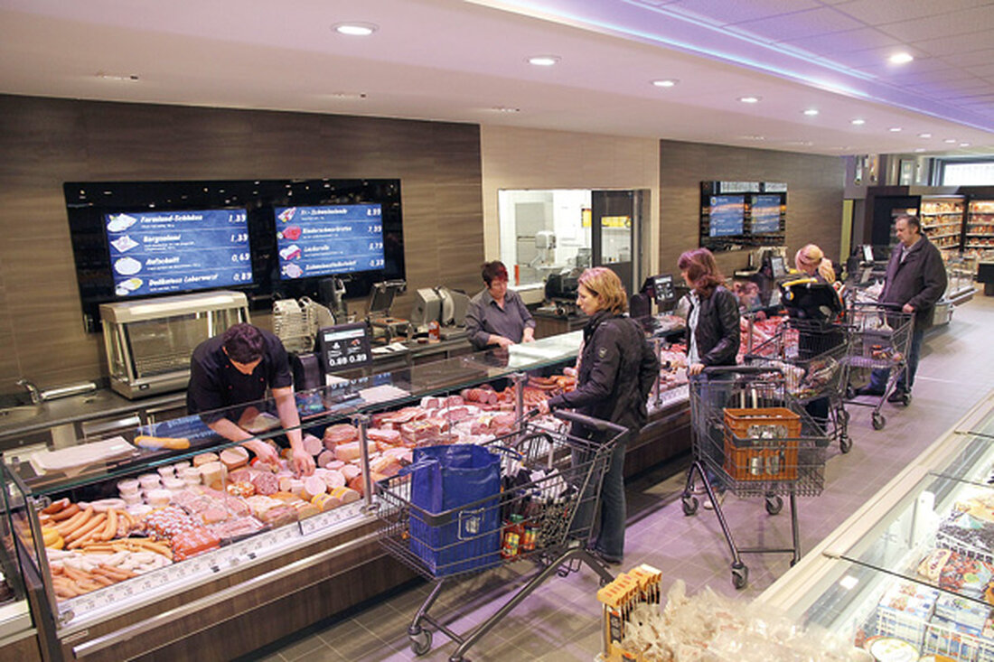 Neue Kühlmöbel zu entwickeln erfordert heute mehr technisches Know-How als noch vor Jahren, da die Ansprüche in Bezug auf Betriebssicherheit und Energieersparnis enorm gestiegen sind. Einige Handelsgruppen sind sogar dazu übergegangen, eigene Kühlmöbeltests durchzuführen, um das richtige Möbel für die eigenen Ansprüche zu finden.