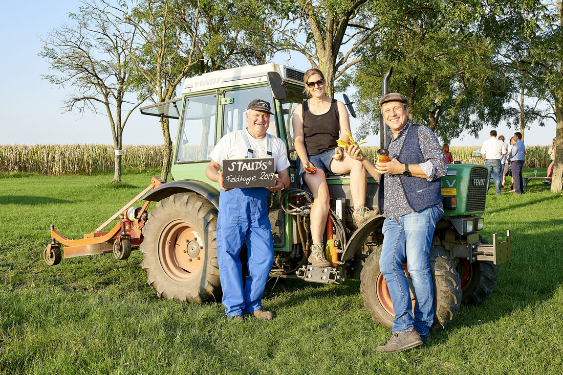 Pikante Pfefferoni, knackige Essiggurkerl – ohne Sauergemüse wäre keine Jause komplett. Woher aber stammen die fein-sauren Fleisch-Begleiter, und wie kommen sie ins Glas? Das erfährt man bei einer Felder-Wanderung im Burgenland.