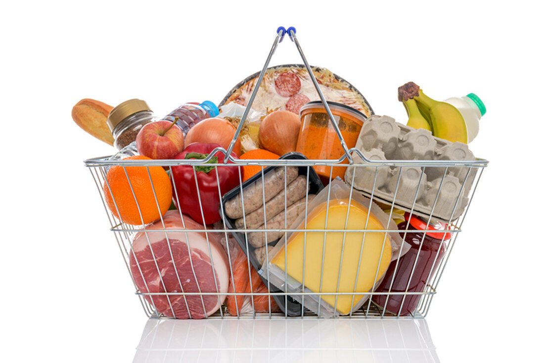 Amazon schließt den Kauf der Biomarktkette Whole Foods abschließen und hat niedrigere Preise für die Produkte angekündigt. Jeder solle sich Produkte von Whole Foods leisten können, deshalb werde es Preissenkungen geben, ohne dass die Qualität der Produkte leide, versprach der Internetriese.