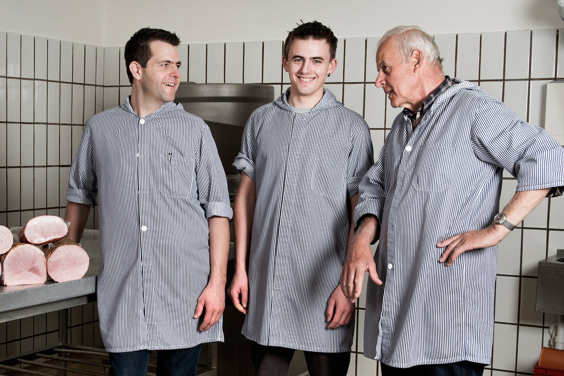 Seit 333 Jahren werden im Metzgereibetrieb Fritz in Zirl Fleisch- und Wurstwaren in bester traditioneller Qualität geboten. Heute stehen mit Wilhelm, Martin und Mathias drei Meister-Generationen gemeinsam am Werk.
