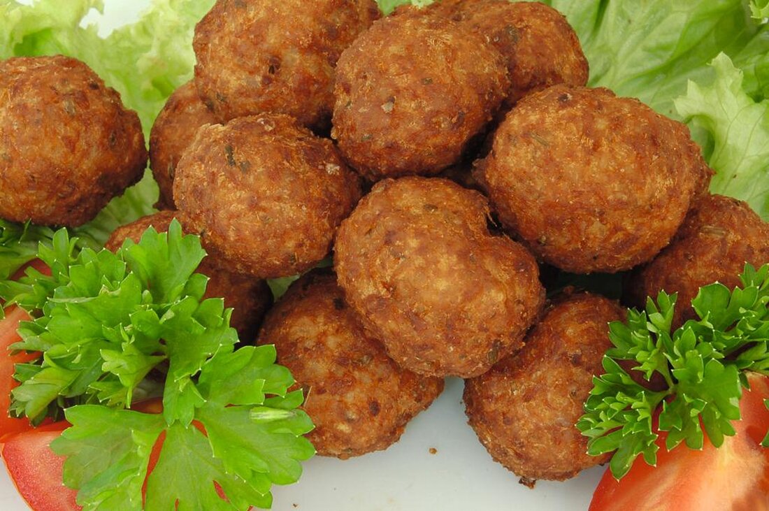 Vitacel, ein Ersatzstoff aus Ballaststoffen in Gelform, dient als chemiefreier Fettersatz, unter anderem für die Herstellung von Koch- und Brühwürsten