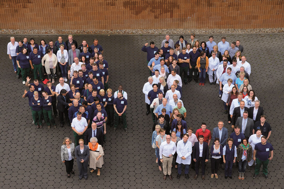 In diesem Jahr feiert die deutsche Van Hees GmbH ihr 70-jähriges Bestehen. Das Unternehmen, das seine Produkte in mehr als 80 Länder weltweit liefert, zählt zu den Marktführern für Gütezusätze, Gewürze und Gewürzmischungen, Kräuter, Marinaden, Emulsionen und Aromen in der Fleisch- und Wurstverarbeitung.