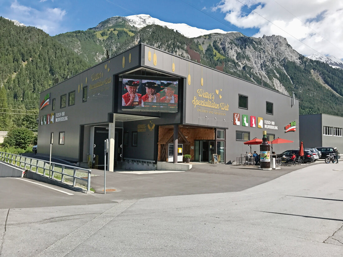 Der Appenzeller Metzgermeister Markus Wetter expandiert nach Tirol. Wildbret aus 50 Tiroler Jagdrevieren wird in Schnann am Arlberg zerlegt und veredelt.