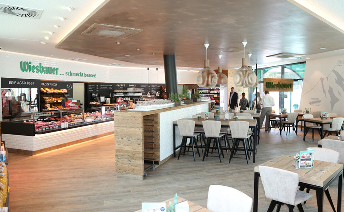 Anfang Mai 2015 wurde nach kurzer Bauzeit im neu gestalteten Ortszentrum von Brunn am Gebirge/NÖ die bereits sechste bistro & shop-Filiale feierlich eröffnet. Das „Fleischerfachgeschäft der neuen Generation“ ist ein Anlaufpunkt für Genießer und bietet neben Fleischspezialitäten, Wurst- und Schinkenprodukten der Firma Wiesbauer auch Mittagsmenüs und regionale Schmankerl.