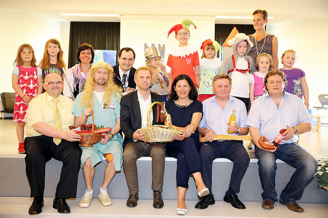 „Ritter Rudis Raubzüge“ ist ein Theaterstück von und für Kinder, dass das Sterben der KMUs im Lebensmittelbereich kindgerecht thematisiert