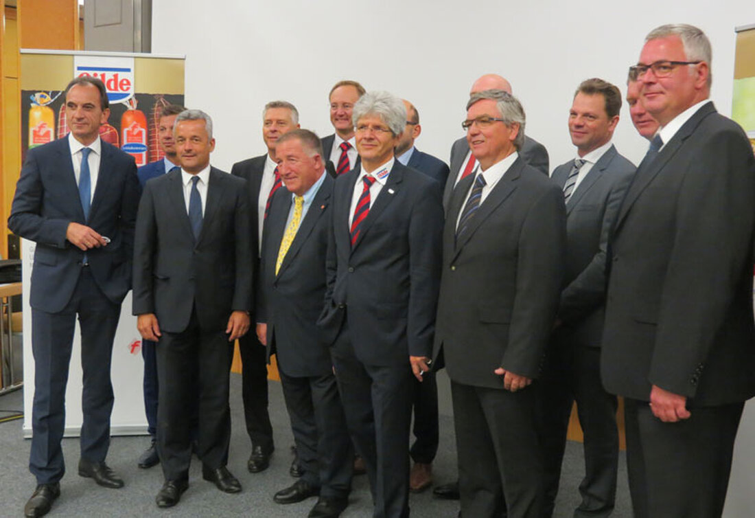 Im Rahmen der diesjährigen Generalversammlung der Zentralgenossenschaft des europäischen Fleischergewerbes (ZENTRAG), zur der auch der Fleischerverband in Österreich gehört, die jetzt in München stattfand und an der rund 100 Delegierte teilnahmen, skizzierte Vorstandsprecher Anton Wahl die nächsten Etappenziele des Genossenschaftsverbundes.