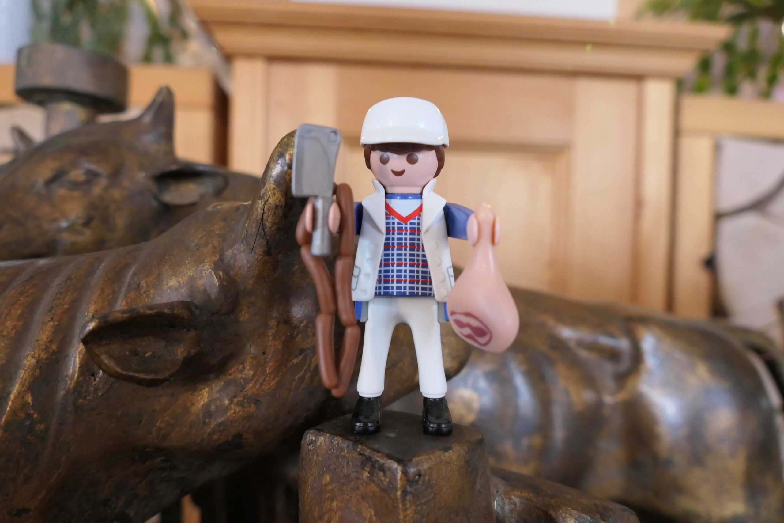 Der „kIeinste Botschafter“ des Metzgerhandwerks Fleischerverband Bayern bietet Playmobil-Sonderfigur „Metzger“ an © Fleischerverband Bayern