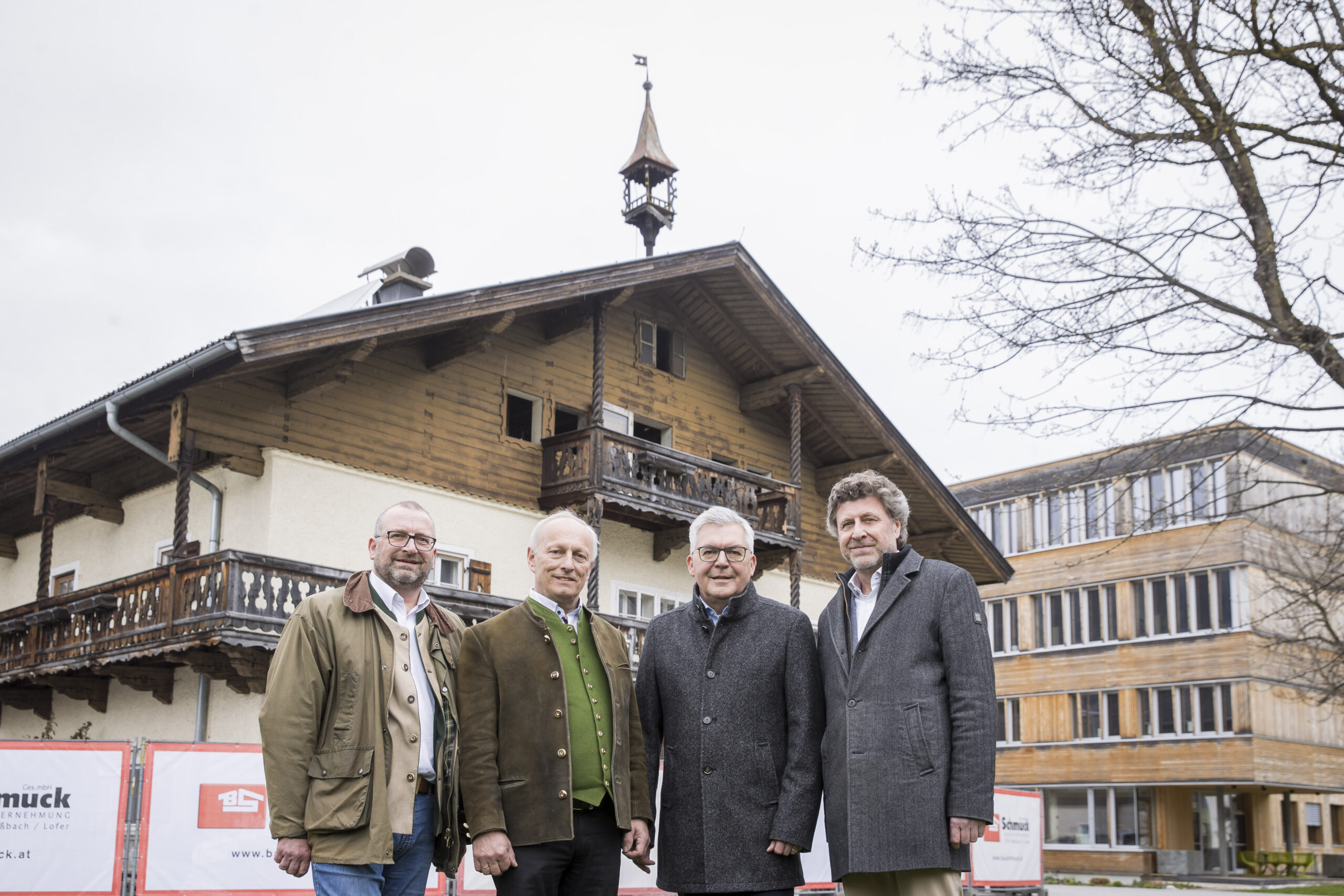 LFS Bruck Spatenstich Metzgerei und Bauernhaus im Bild: Landesforstdirektor Michael Mitter, Direktor Christian Dullnigg, Landesrat Josef Schwaiger, Architekt Heinz Anglberger Foto: Land Salzburg/Neumayr/Leopold