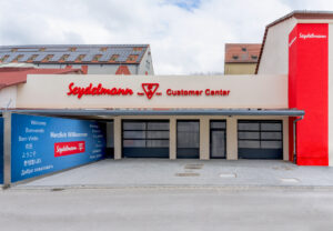 Auszeichnung für das Seydelmann Kundenzentrum Dass die Grundlagen beherrscht werden, belegen die Ergebnisse der internationalen DLG-Qualitätsprüfung für Schinken & Wurst 2024 – eine Silber- und drei Goldmedaillen! Eine bemerkenswerte Bilanz für die Produkte aus dem Seydelmann Kundenzentrum.