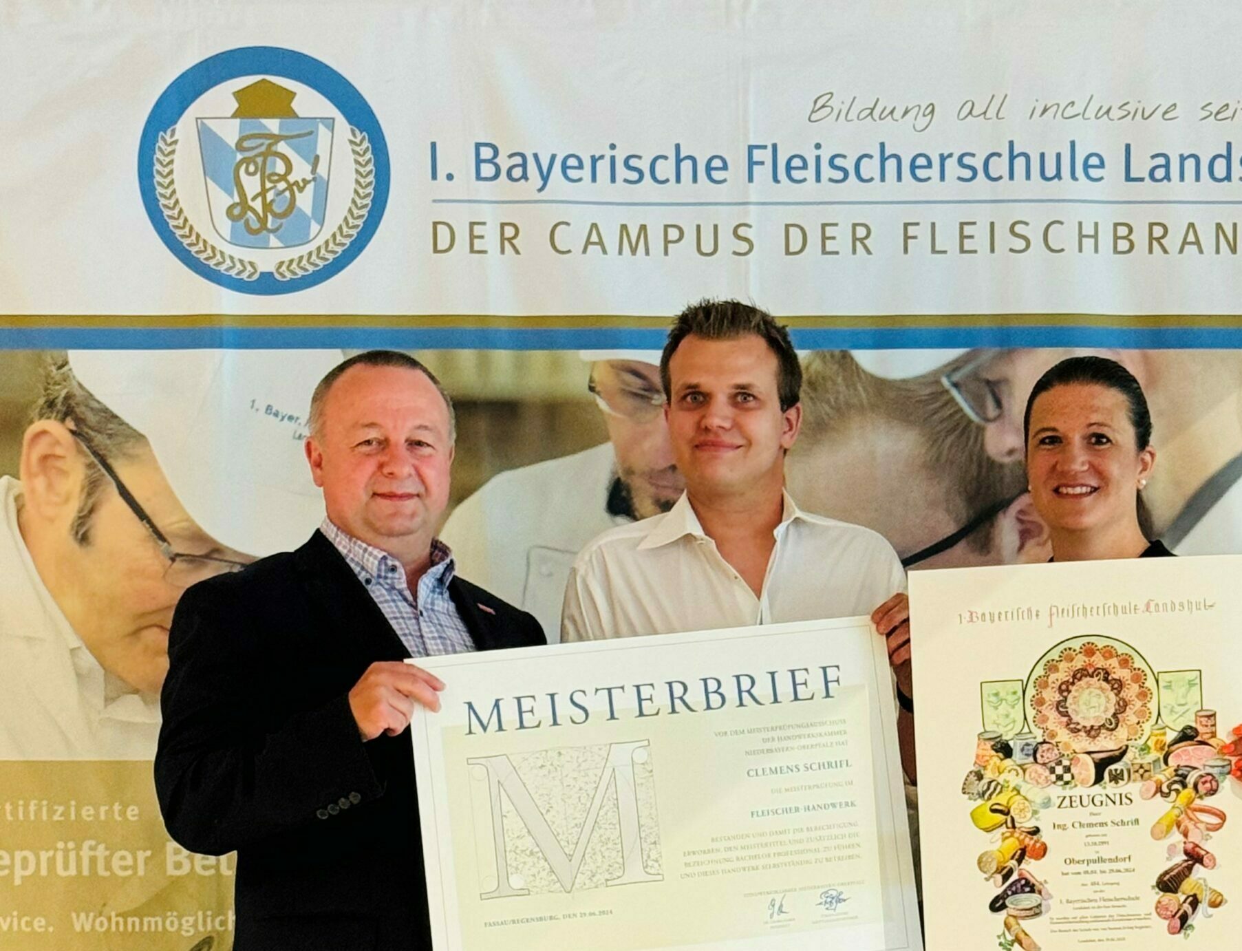 Vizepräsident der Handwerkskammer Niederbayern-Oberpfalz Chris- tian Läpple, Clemens Schrifl und Schulleiterin Barbara Zinkl-Funk. (vlnr)