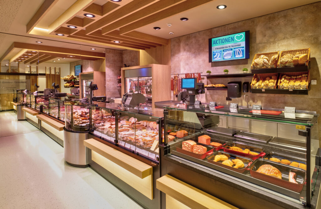 Die Kühltheke Sirius 3 und die Heiße Theke heben die Präsentation auf ein neues Level.© Aichinger