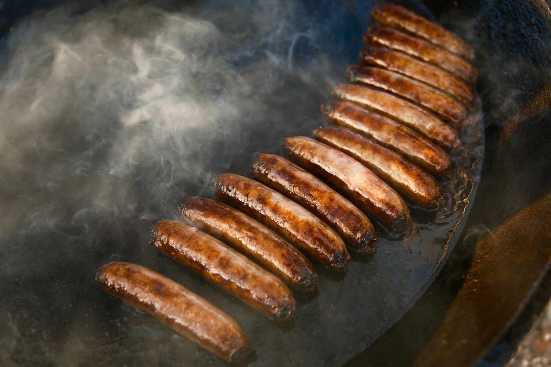 Welche Bratwurst ist die Beste? © Unsplash / Noah Ridge