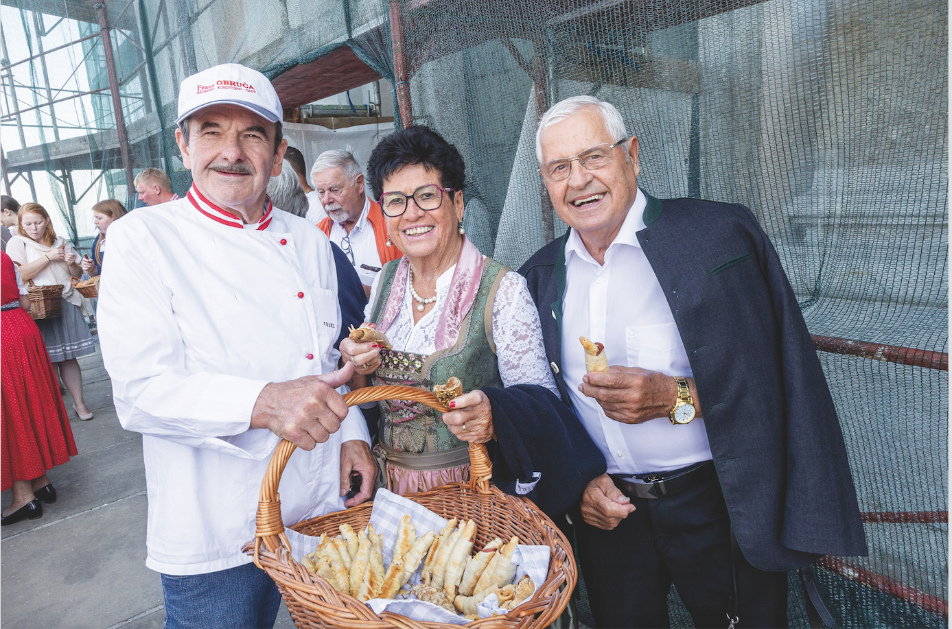 Bei der geselligen Agape werden die Spezialita?ten aus den heimischen Fleischereien & Backstuben verkostet.© Beigestellt 