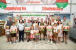Gruppenbild mit Hoftafeln: Die emaillierte Hoftafel ist ein nummeriertes Einzelstück und steht als Symbol für besondere Leistungen. © BMLUK Hemerka