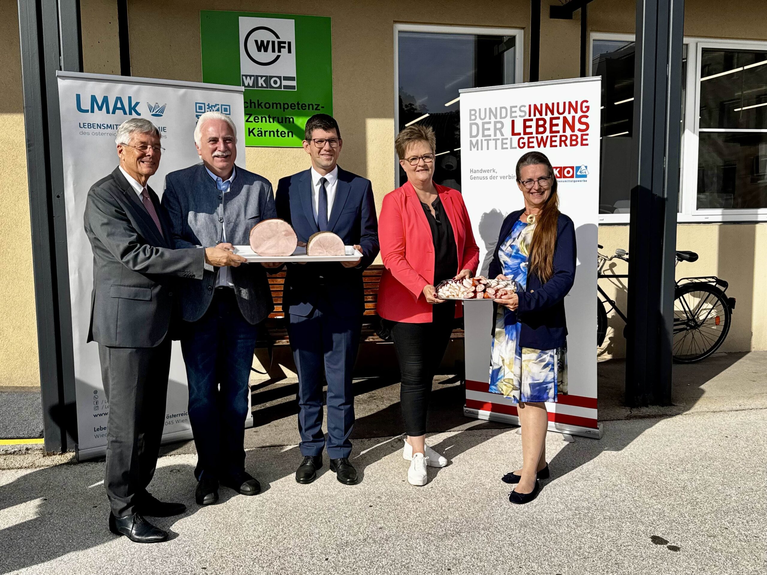 Raimund Plautz kämpft für die Branche. Anlässlich des Fach­ wettbewerbs lud die Wirtschaftskammer zu einer Pressekonferenz, bei der Innungsmeister Raimund Plautz kein Blatt vor den Mund nahm. Bild: LMAk/Der Handler