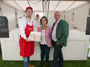 Ko?stlicher Beinschinken konnte bei Feinkost Fro?hlich verkostet werden. © Beigestellt