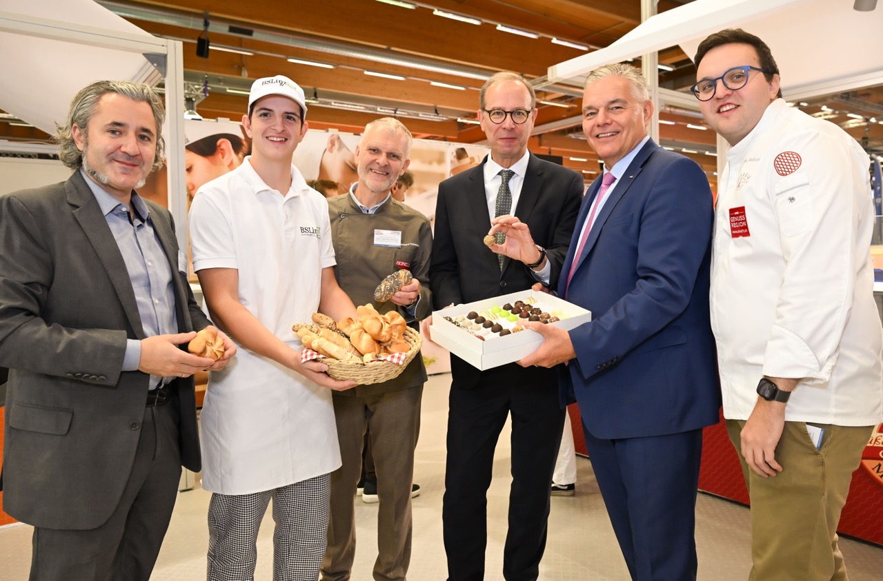 Mit der VR-Brille ins Handwerk: Lebensmittelberufe begeistern auf der Messe „Jugend & Beruf“