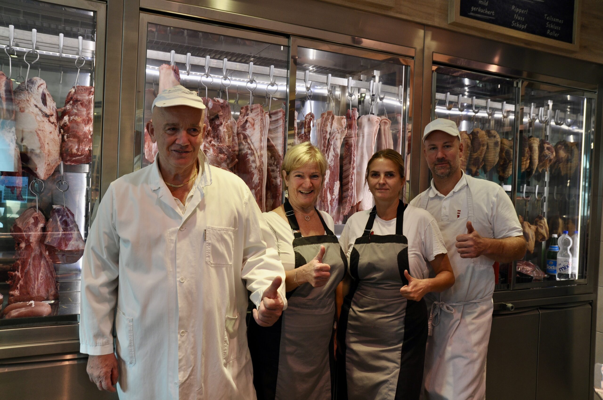 Eine Fleischerfamilie ist rundum glücklich mit dem neuen Geschäft (v. li.): Leopold, Anna, Maria und Christoph Hödl.