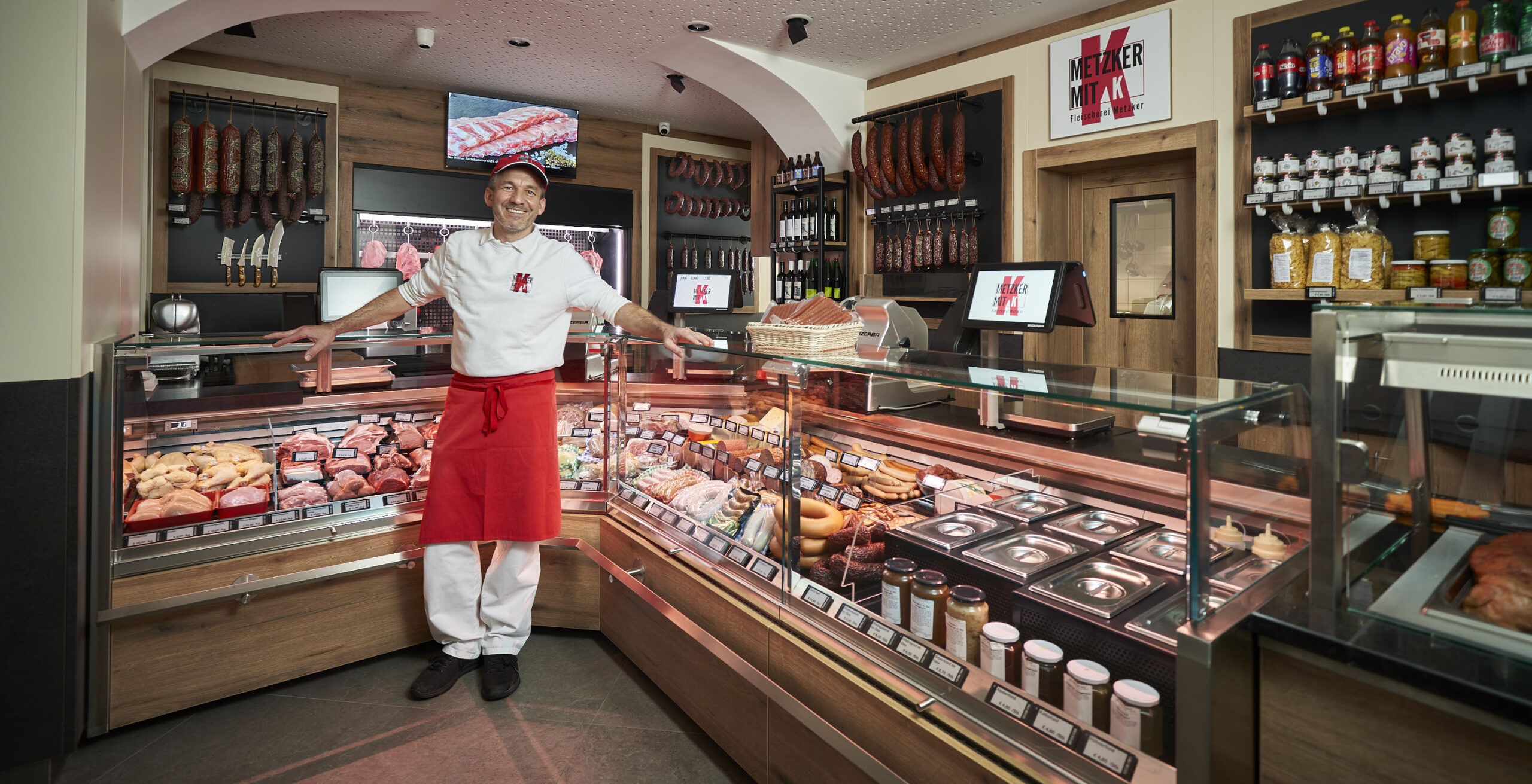 Präzision ist im Handwerk entscheidend – auch bei der Technik. Metzker setzt auf moderne Schneidemaschinen und durchdachte Arbeitsabläufe im täglichen Betrieb.