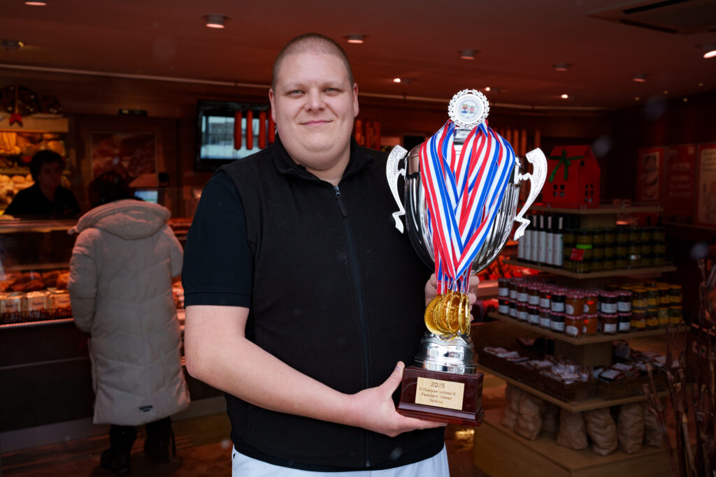 Viele Siegesmedaillen - guter Grund zur Freude für Martin Steiner. © Henry Gasselich