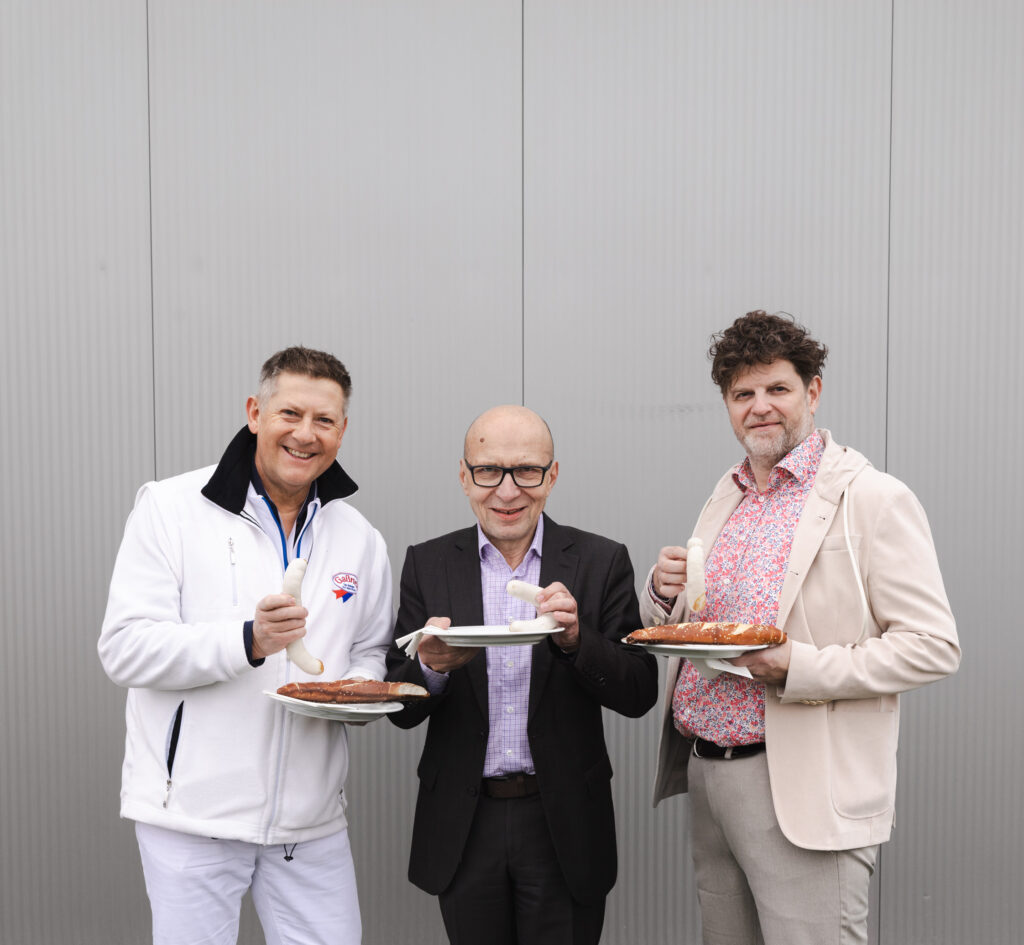 Wurstvergleiche: Andreas Gaßner, Manfred Höllerschmid und Koch Josef „Pepi“ Floh.© Stöcher
