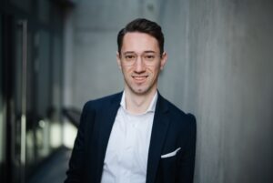 Geschäftsführer Christoph Frierss setzt bei „Frierss am See“ auf Fleisch-, Wurst- und Schinkenspezialitäten aus eigener Produktion, ergänzt durch ausgewählte Delikatessen aus dem Alpe-Adria-Raum. © Frierss