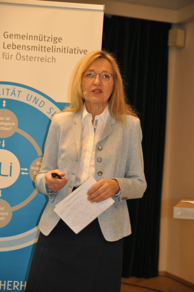 Karin Grohmann vom Bundesministerium befasste sich mit den neuen Verpackungsregelungen und dem PFAS-Verbot.© HaRo