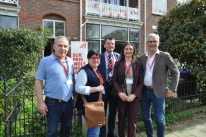Die Fleischkönner-Spitze beim Wirtschaftsdelegierten (v. l.): Jakob Ellinger, Doris Steiner, der Wirtschaftsdelegierte Christian H. Schierer, Martina Eicher und Wolfgang Seidl. © HaRo